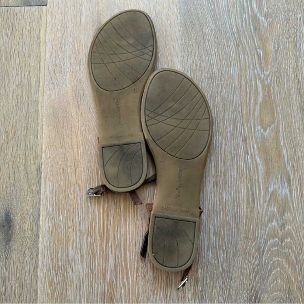 American Eagle White Patent Leather T-Strap Flat Sandals - Size 8 - Picture 11 of 14